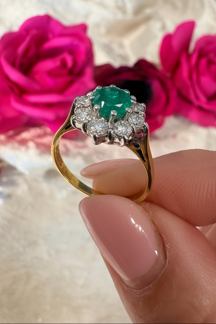 18ct Yellow Gold Emerald & Diamond Cluster Ring ~0.6ct Emerald ~0.8ct Diamonds