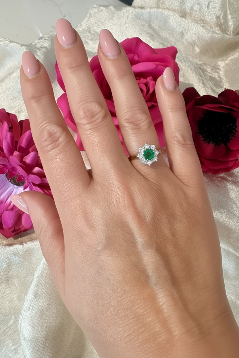 18ct Yellow Gold Emerald & Diamond Cluster Ring ~0.6ct Emerald ~0.8ct Diamonds