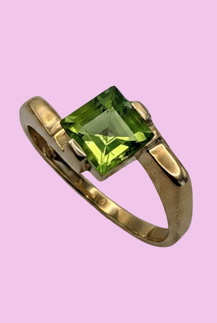 2005 Princess Cut Peridot Ring in 9ct Yellow Gold